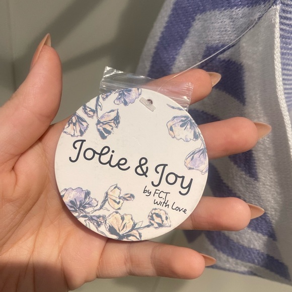 Around neck knit crop top - Picture 2 of 2